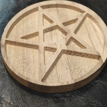 將圖片載入圖庫檢視器 祭祀祭坛木制凹凸五芒星盘仪式摆件 WOODEN PENTAGRAM ALTAR TILE
