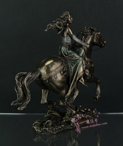 凯尔特月亮女神Rhiannon骑马铜像