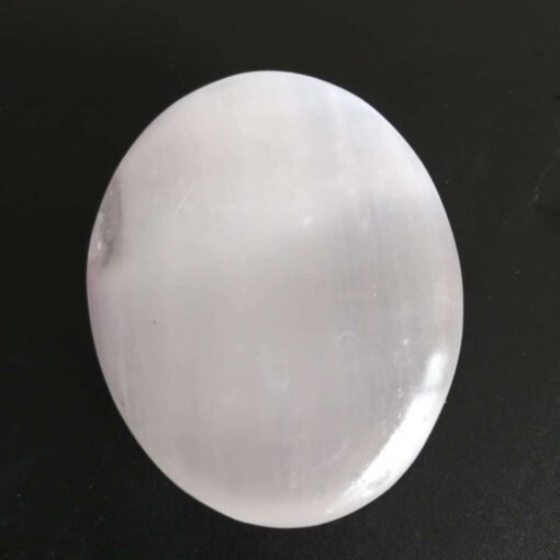 能量晶石收藏~销售天然透石膏掌心石 亚硝酸盐椭圆形 把玩摆件