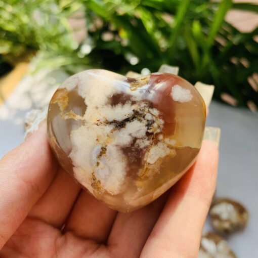 热销 樱花玛瑙爱心原石打磨心形把玩石天然水晶摆件配件
