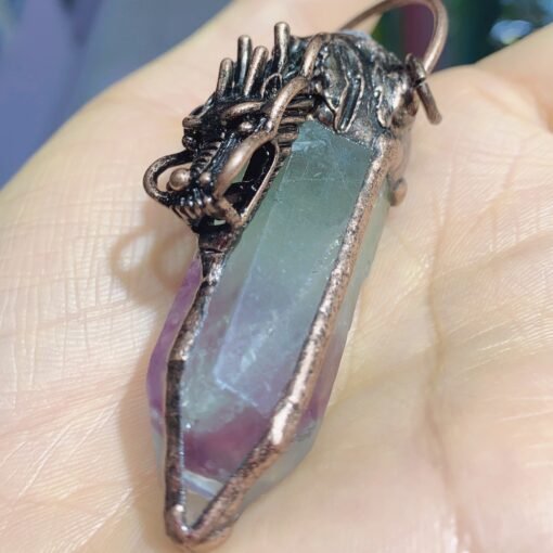 天然能量水晶 天然六角柱铜包边绿萤石混色紫萤石龙头复古吊坠灵气师手工：圖片 3